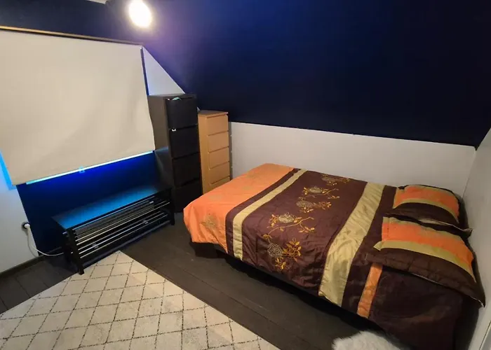 Bedroom With Private Living 베르겐